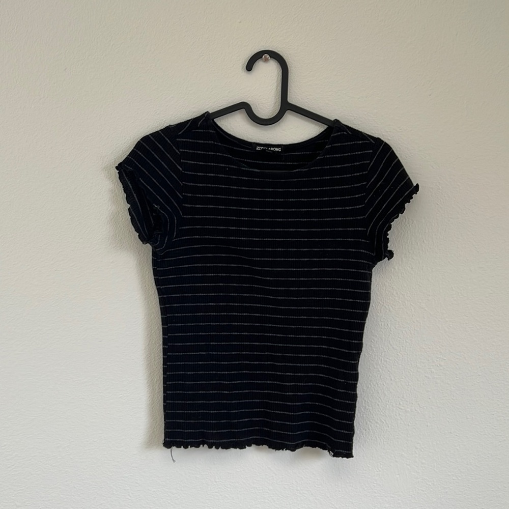 Black striped billabong shirt!